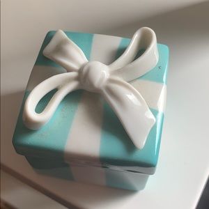 Small Tiffany co ceramic jewelry box